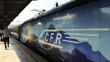 Tren CFR în Gara de Nord din București.