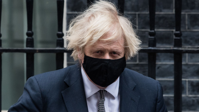 Boris Johnson la ieșirea din reședința oficială.