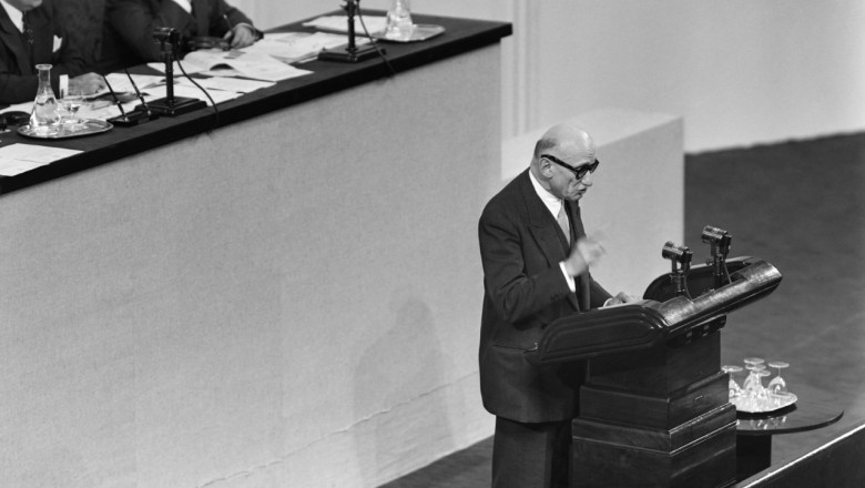 Robert Schuman ține un discurs la sediul Națiunilor Unite.