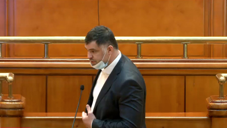 Deputatul PSD Daniel Ghiță a purtat masca sub nas de la tribuna Parlamentului.