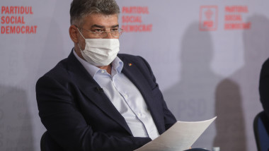 Marcel Ciolacu stă pe scaun la sediul PSD.