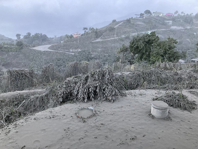 vulcanul-La-Soufriere-insula-Saint-Vincent-profimedia