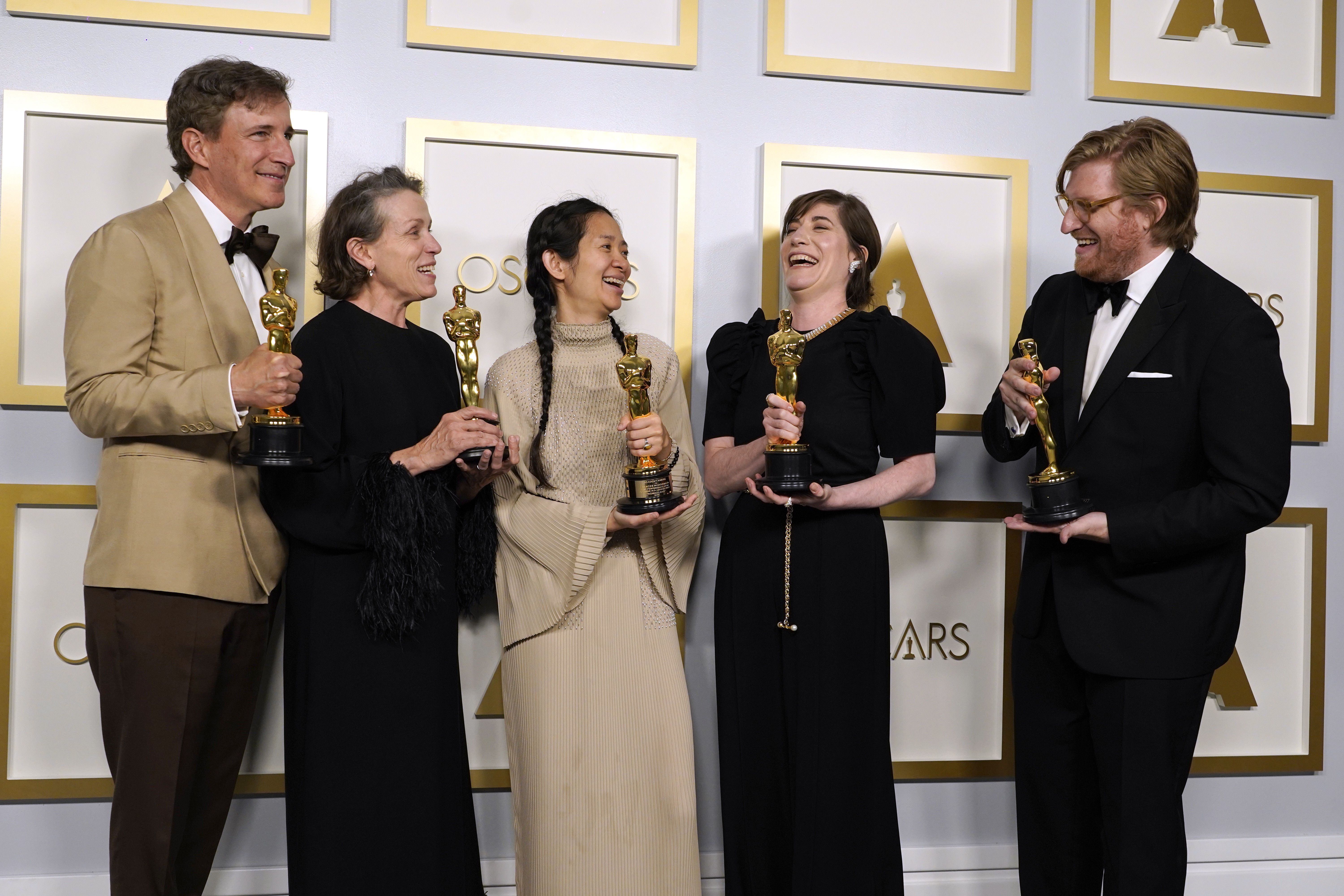 Merchandising Oak tree Prevail Premiile Oscar 2021. Lista completă a câștigătorilor. "Nomadland" a fost  desemnat cel mai bun film | Digi24