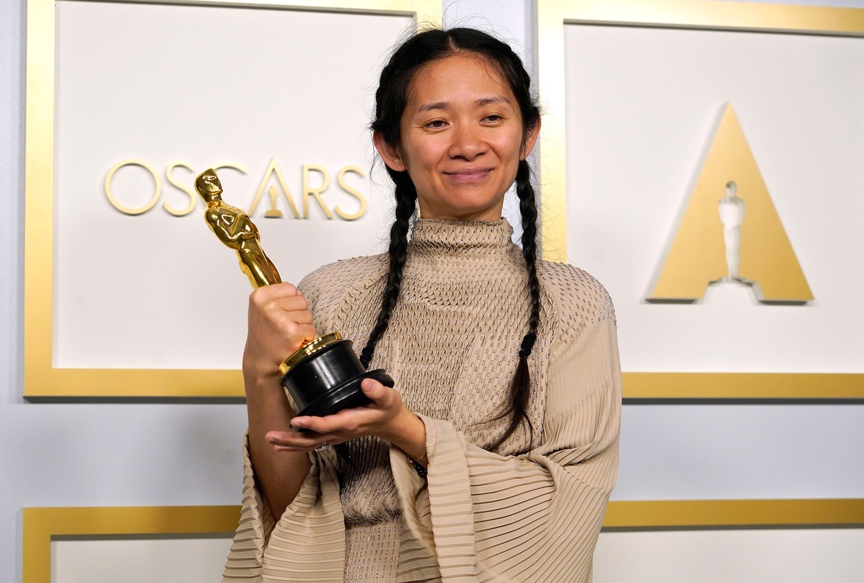 Presa oficială chineză cenzurează informațiile despre succesul la Oscar al regizoarei Chloe Zhao