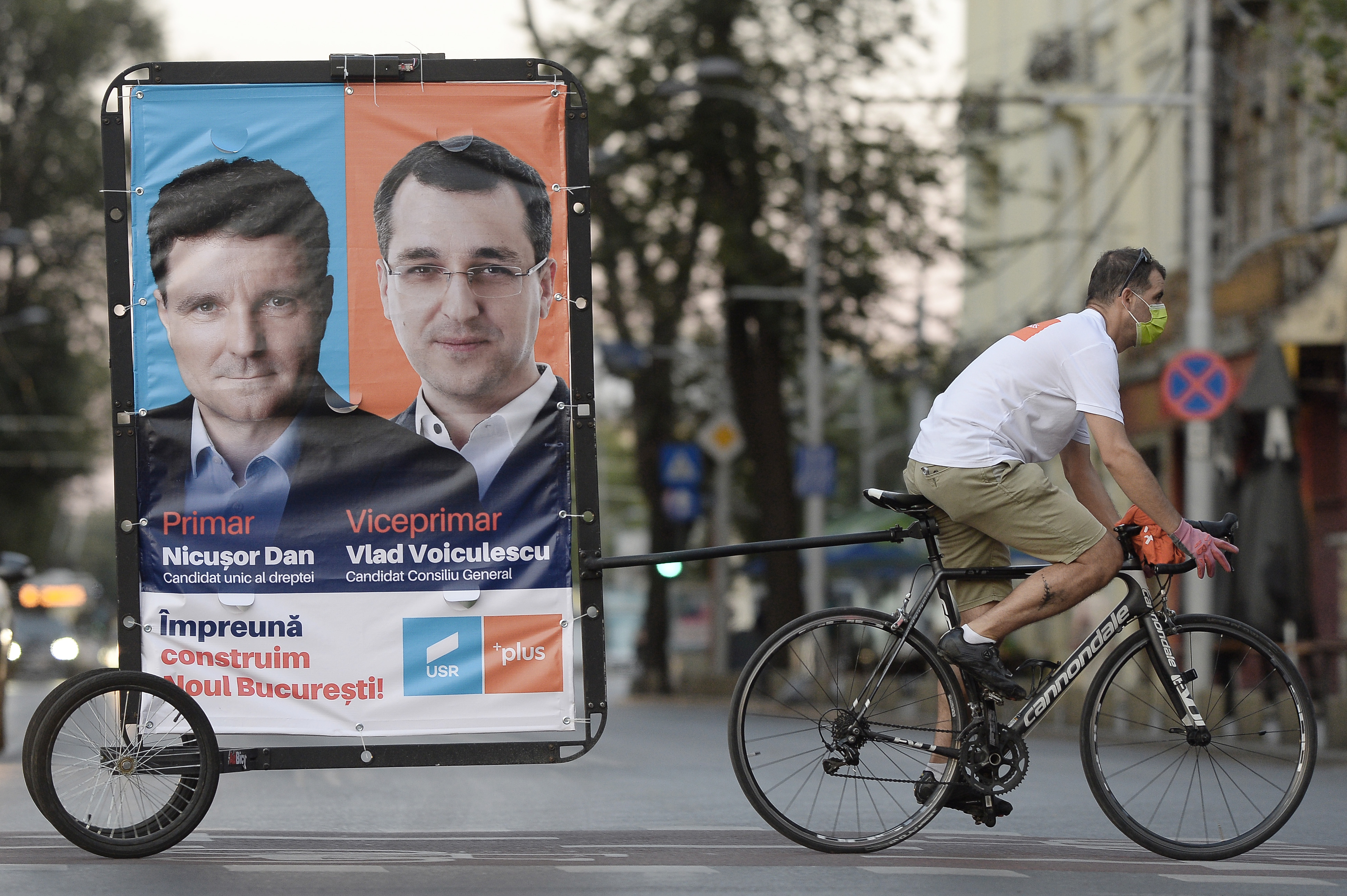 Consilierii USR PLUS amenință că nu votează bugetul Capitalei, dacă omul lui Voiculescu nu primește drept de semnătură peste spitale