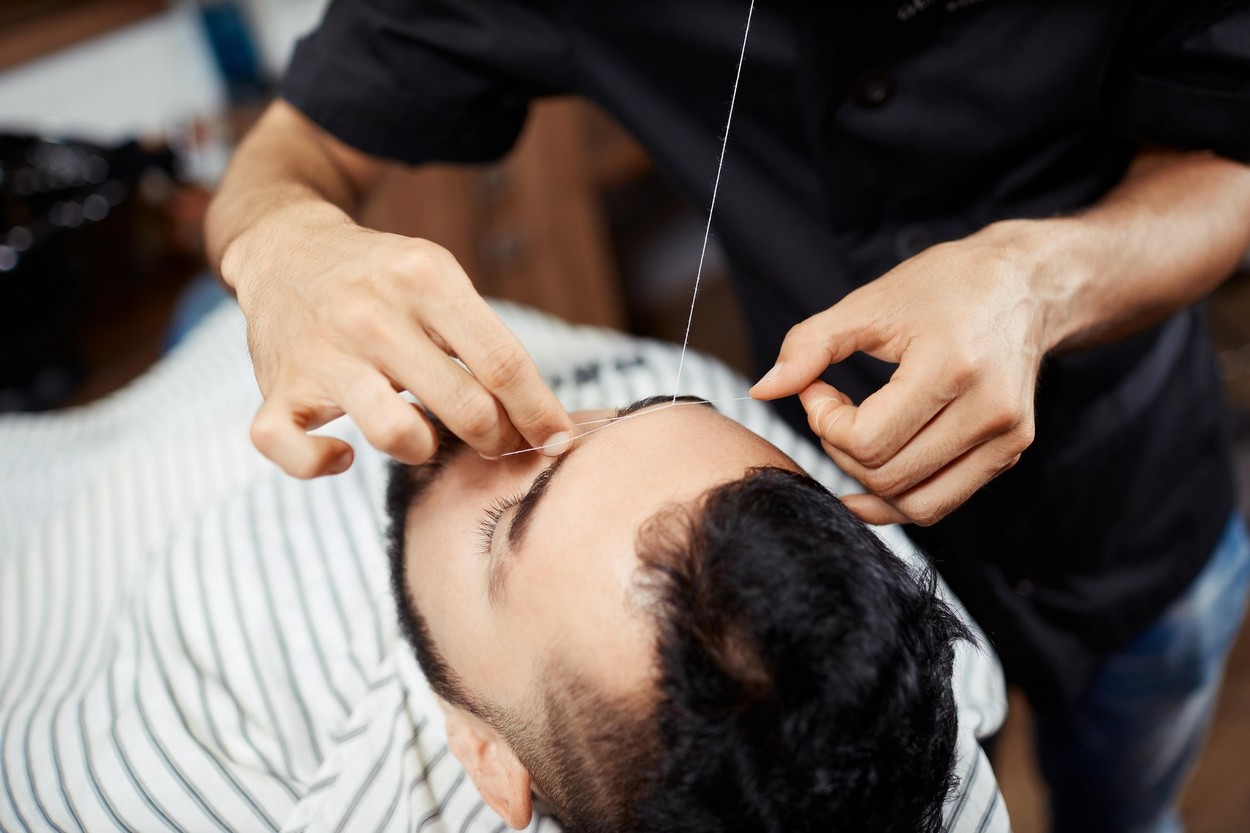Noi detalii în cazul polițistului prins la pensat. A încercat să-și justifice prezența la salon, dar a fost dat de gol