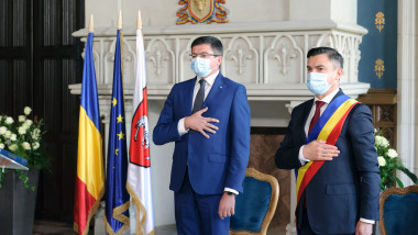 Costel Alexe și Mihai Chirica la o ceremonie oficiala