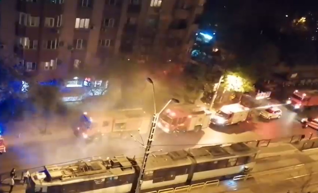 VIDEO. Tramvai în flăcări în București. Traficul a fost blocat