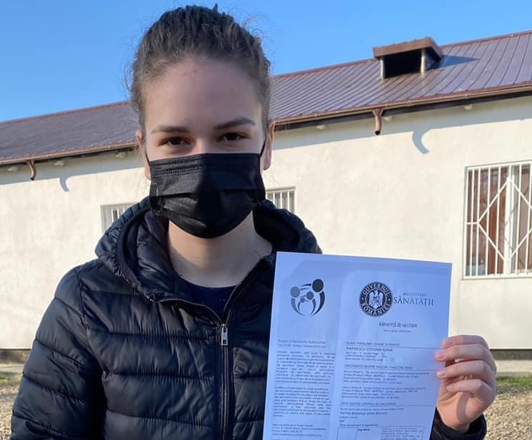 Mesajul Ștefaniei, o tânără de nici 18 ani care a parcurs 1.624 de km pentru a se vaccina: Am făcut-o chiar și pentru antivaxeri
