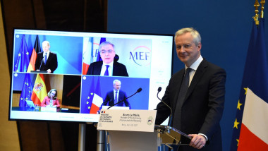 Ministrul francez al Economiei, cu un ecran în spate la videoncferința mai multor miniștri UE