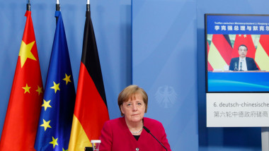 Cancelarul german Angela Merkel în videoconferință cu premierul chinez Li Keqiang