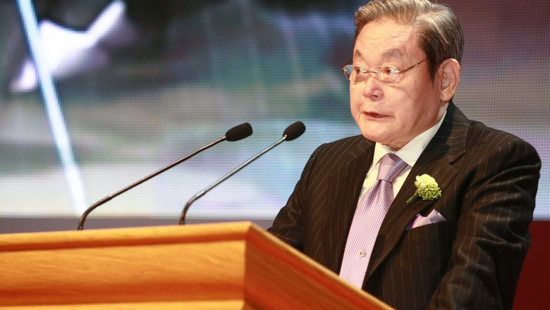 Fostul președinte al concernului Samsung, Lee Kun-hee., în timpul unui discurs