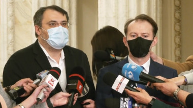 Ministrul Fondurilor Europene, Cristian Ghinea, și premierul Florin Cîțu. fac declaratii de presa dupa sedinta coalitiei