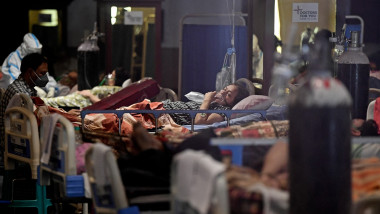 Bolnavi de Covid-19 pe paturi de spital în India