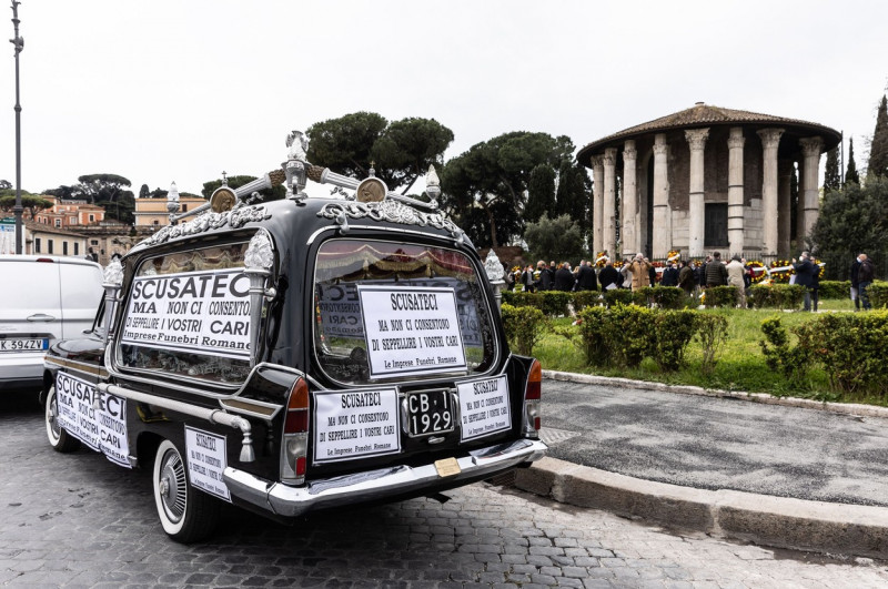 Funeral home workers protest in Rome, Italy - 16 Apr 2021