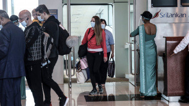 turisti care sosesc pe aeroportul din colombo sri lanka