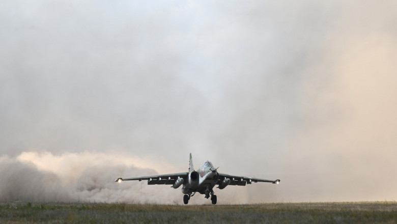 avion Su-25 SM care se pregateste de decolare