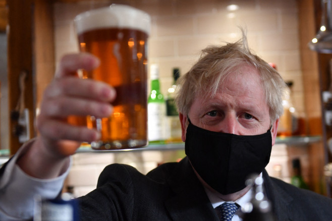 profimedia-boris johnson pub