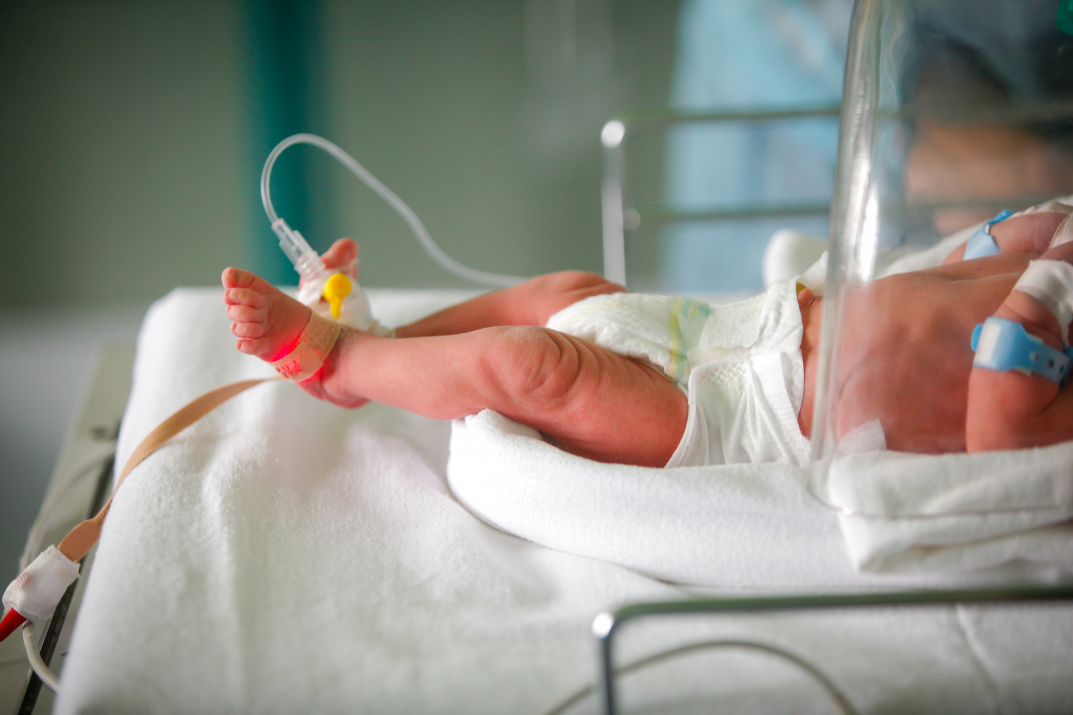 Romania nu are suficiente incubatoare pentru bebelusii cu probleme, nascuti prematur. 40% nu au sanse sa traiasca