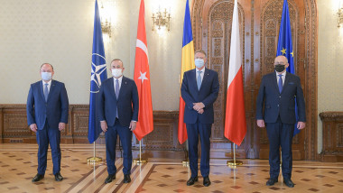 bogdan aurescu, klaus iohannis si ministrii de externe din turcia si polonia, la poza oficiala la cotroceni