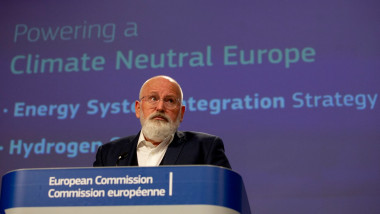 Frans Timmermans la pupitrul Comisiei Europene