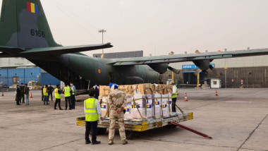 aeronava militara care a transportat ajutoarele medicale în india