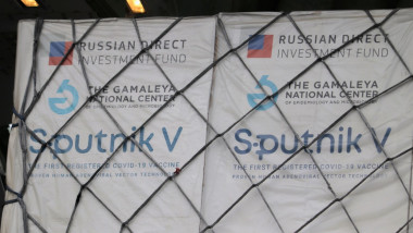 Cutii cu doze de vaccin rusesc Sputnik V