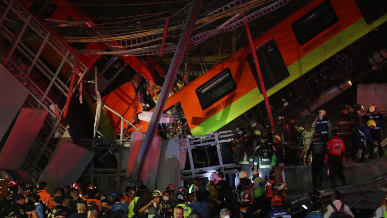 un pasaj de la metroul din Mexico City s-a prăbușit