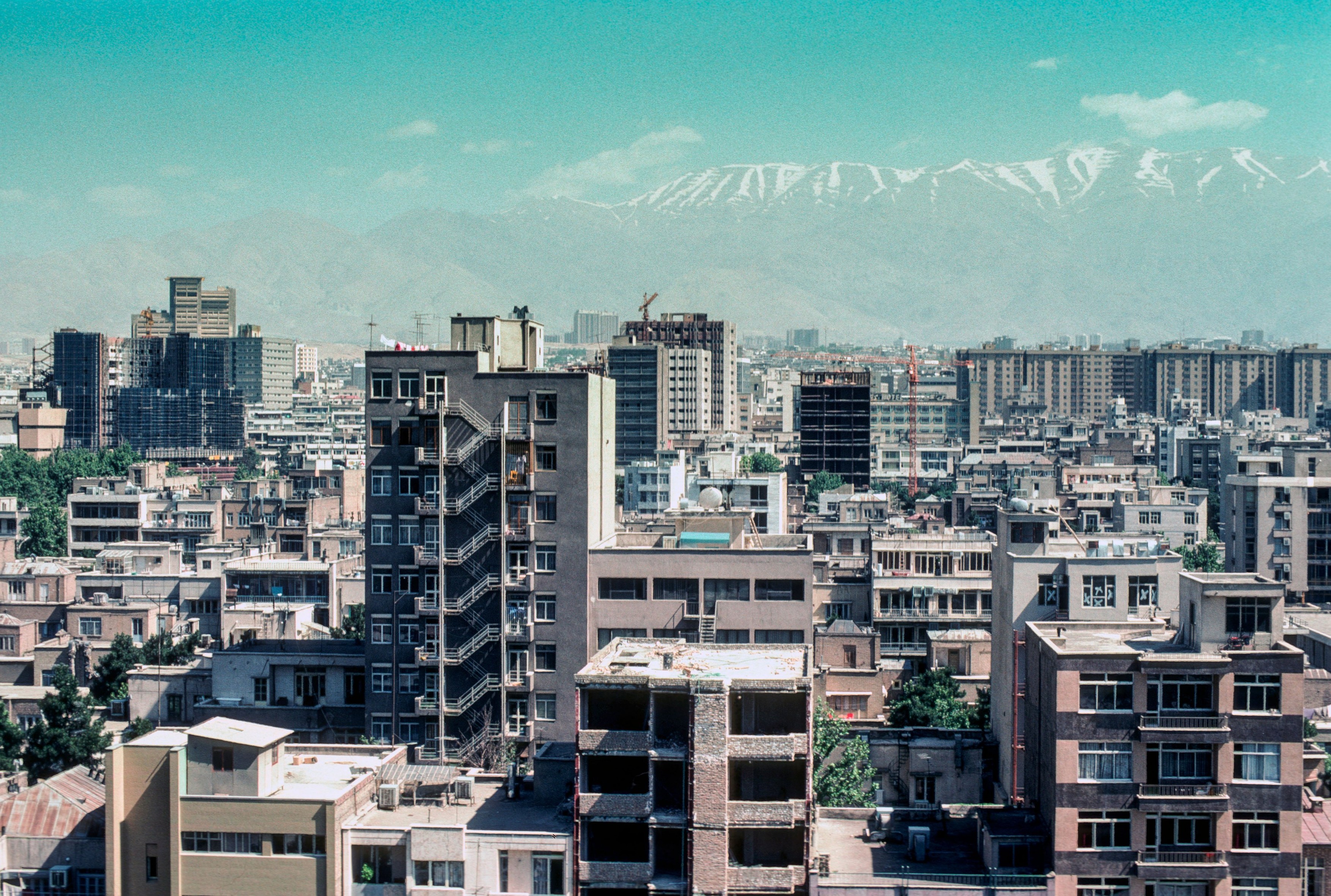 Un diplomat elvețian a murit în Iran după ce a căzut din clădirea în care locuia