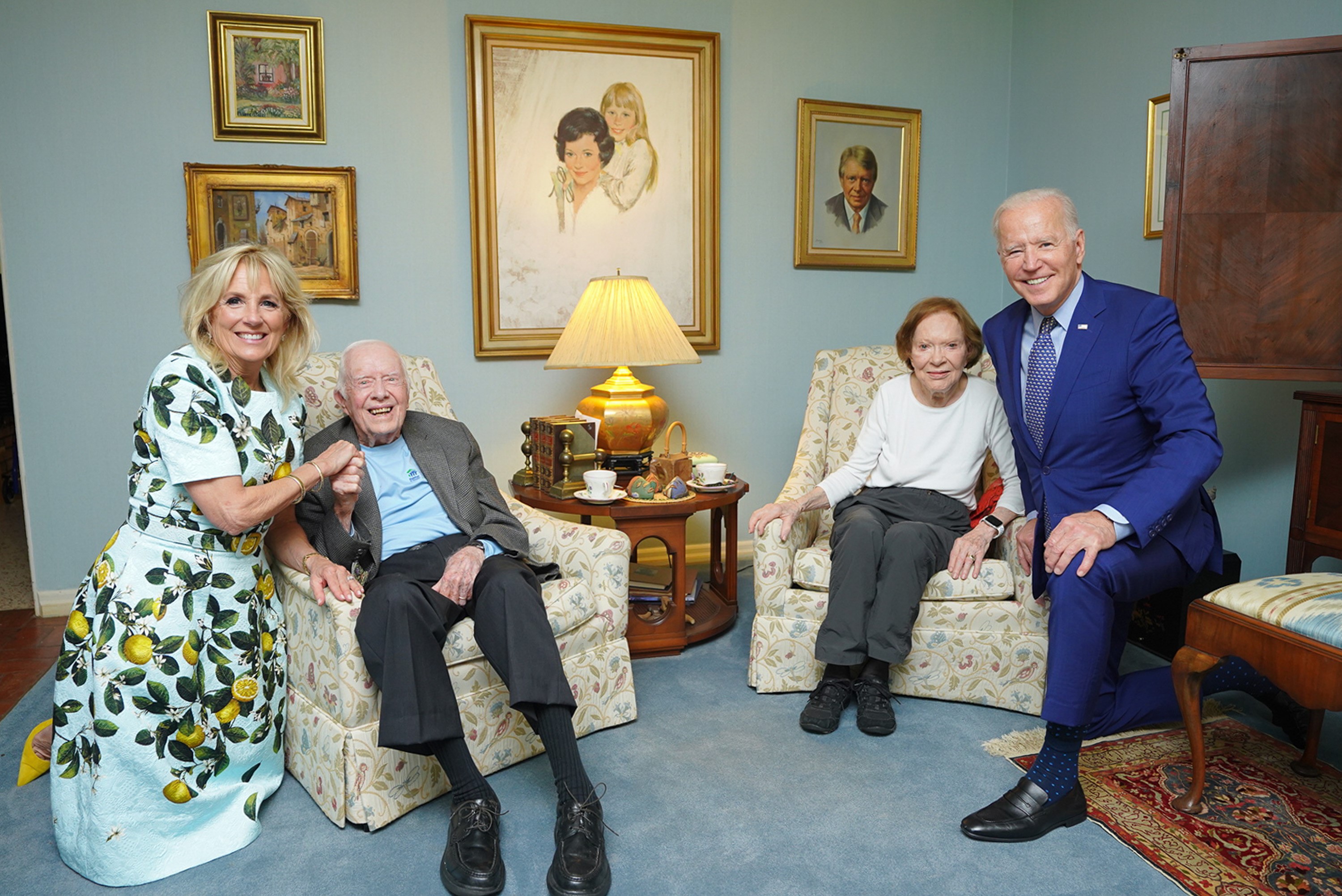 Fotografie ciudată cu familia Biden în vizită la fostul președinte Jimmy Carter