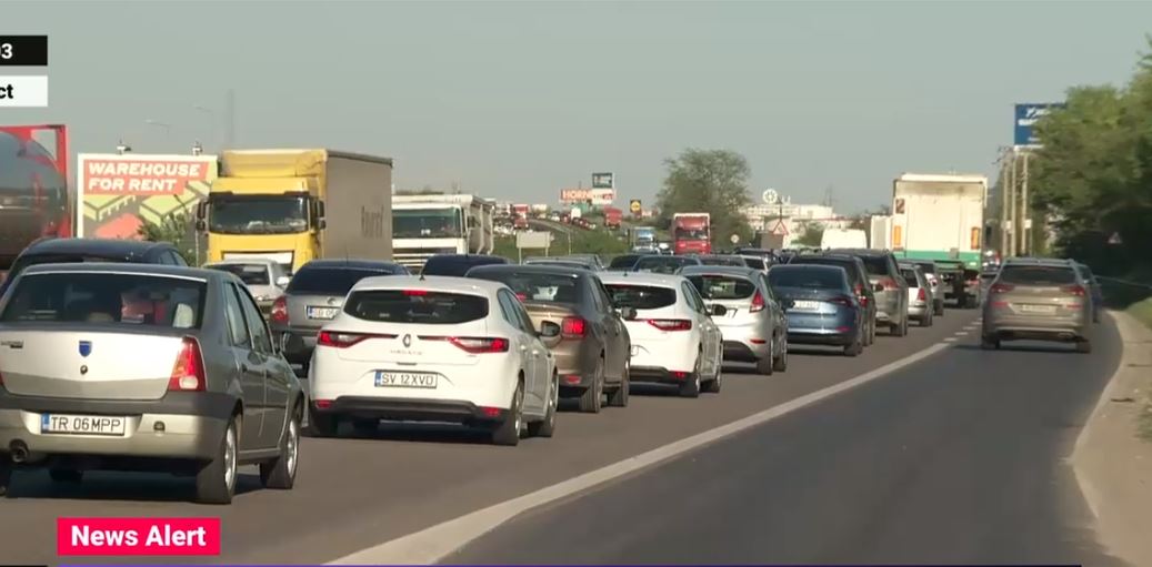 Aglomerație pe șoselele dinspre munte. Coloană de mașini de 4 kilometri la intrarea în București, de pe A1
