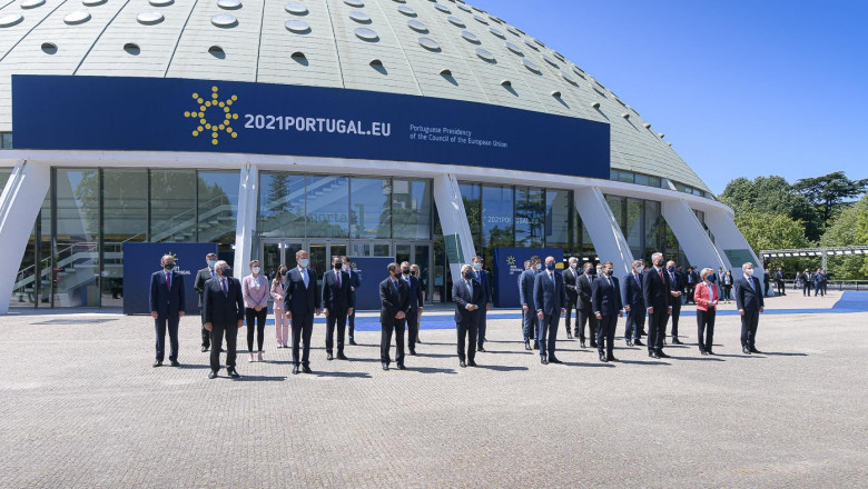Fotografie de grup cu șefi de stat și de guvern din Uniunea Europeană, la Suumitul Social din Portugalia.