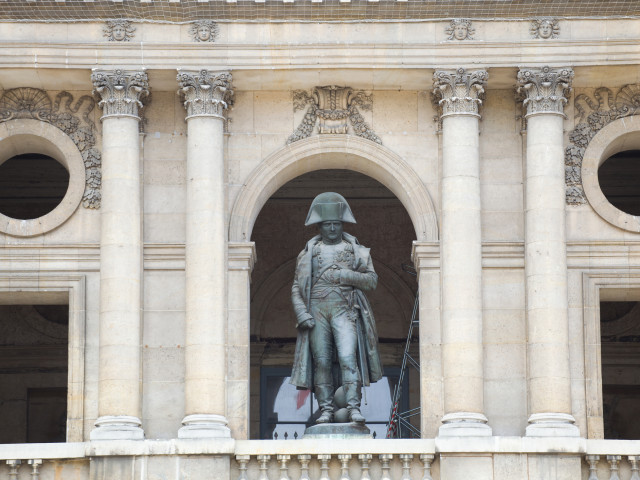 Acquiesce Fancy dress Nominal FOTO. Un schelet de plastic montat deasupra mormântului lui Napoleon  provoacă controverse: „Grotesc şi şocant!” | Digi24