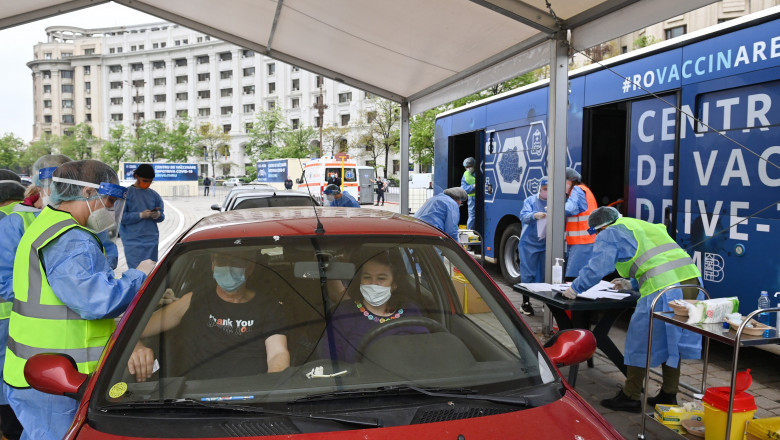 Peste 3.700 de persoane, vaccinate sambata in centrele drive-thru