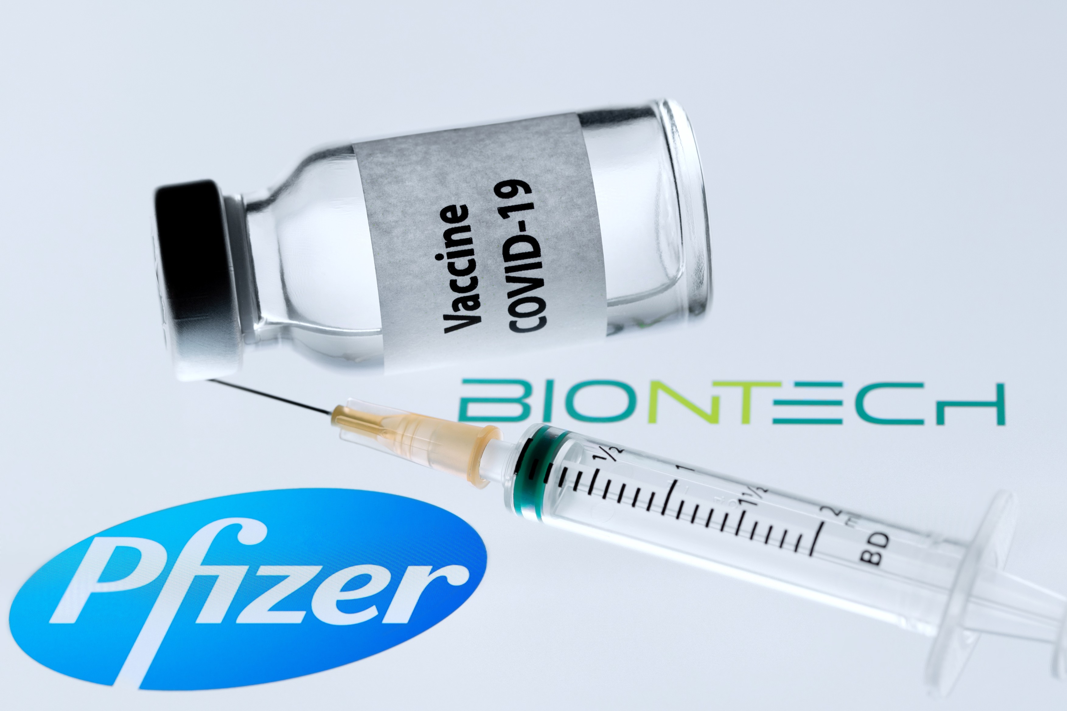 Suspendarea patentului pentru vaccinuri. BioNTech dezaproba ideea, dar este dispusa sa scada pretul pentru tarile sarace
