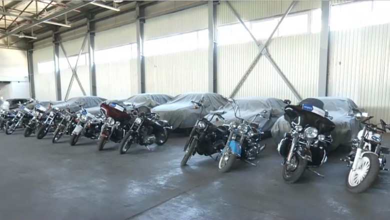 motociclete si masini din garajul anabi