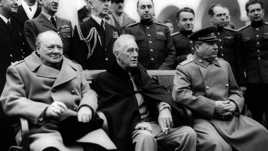 Winston Churchill, Franklin D. Roosevelt si Iosif Stalin la poza de grup de la Yalta