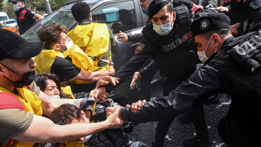 Polițiști turci și protestatari în confruntări în timpul unor proteste de 1 mai