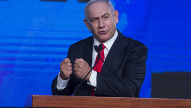 Netanyahu gesticulează de la pupitru