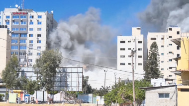 o clădire din Fâșia Gaza în care aveau sedii agenția internațională de presă Associated Press și televiziunea al-Jazeera a fost pusă la pământ în urma unui raid al aviației israeliene.