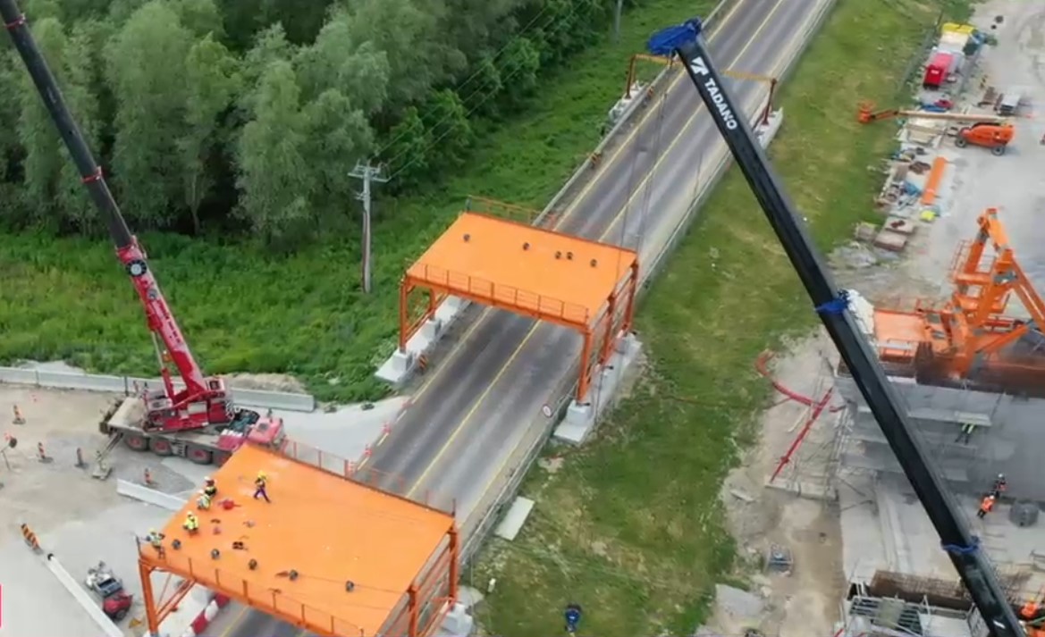 VIDEO. Lucrările la podul suspendat de la Brăila intră într-o nouă etapă. Imagini de pe șantier