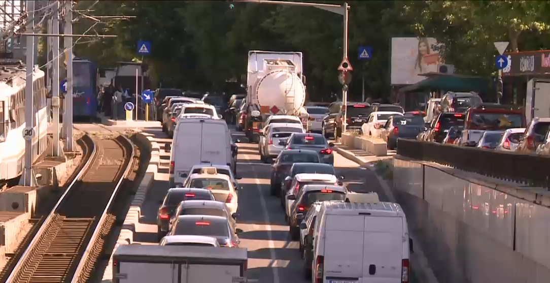 VIDEO Aglomerație în trafic în București, în prima zi în care toți elevii s-au întors la școală