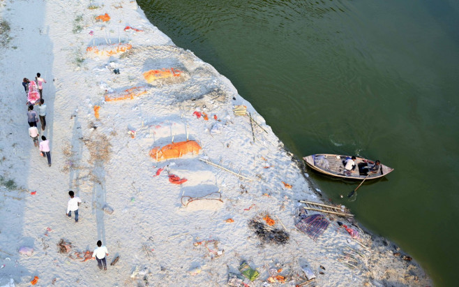 India: Covid-19 victim burial