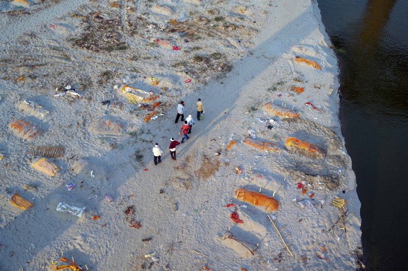 India: Covid-19 victim burial