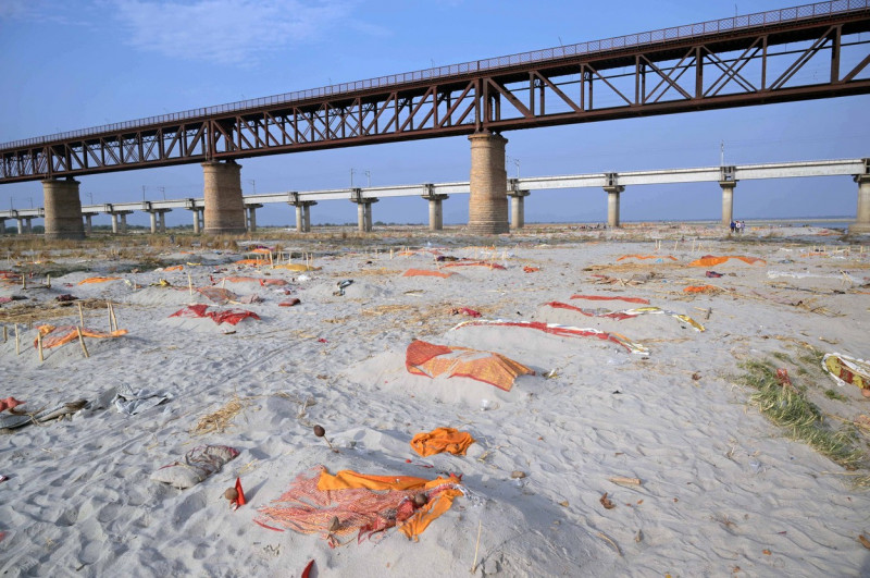 India: Covid-19 victim burial