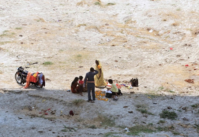 Covid-19 victim burial, Prayagraj, Uttar Pradesh, India - 16 May 2021