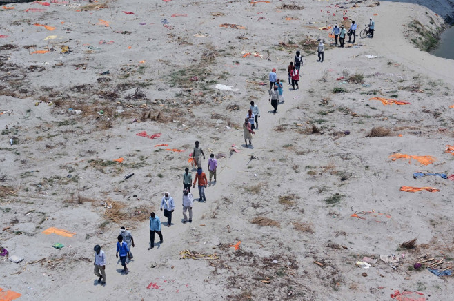 Covid-19 victim burial, Prayagraj, Uttar Pradesh, India - 16 May 2021