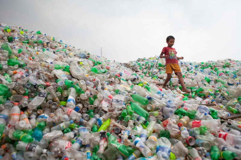 Jumătate din deşeurile de plastic de unică folosinţă din lume sunt produse de doar 20 de companii FOTO: Profimedia Images