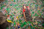 Dhaka, Bangladesh. 26th October, 2016. Bangladeshi woman works at a plastic recycle factory in Dhaka, Bangladesh. Credit: Suvra Kanti Das/Alamy Live News