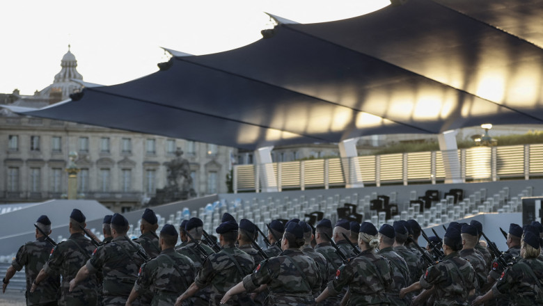 militarii francezi fac pregatiri pentru parada de ziua nationala
